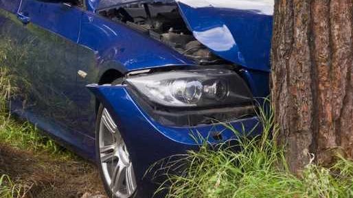 Auto Tegen Boom Gereden Eenzijdig Ongeluk